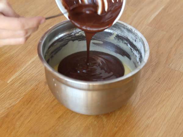 Kue bolu marmer dengan glasir almond - Persiapan langkah 2