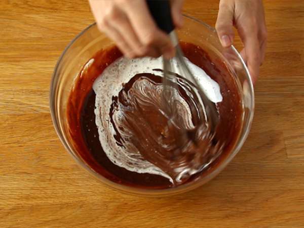 Kue bolu cokelat dalam microwave dalam 5 menit. - Persiapan langkah 3