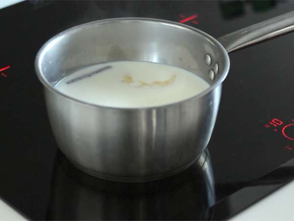 Puding apel dan karamel dengan croissant - Persiapan langkah 1