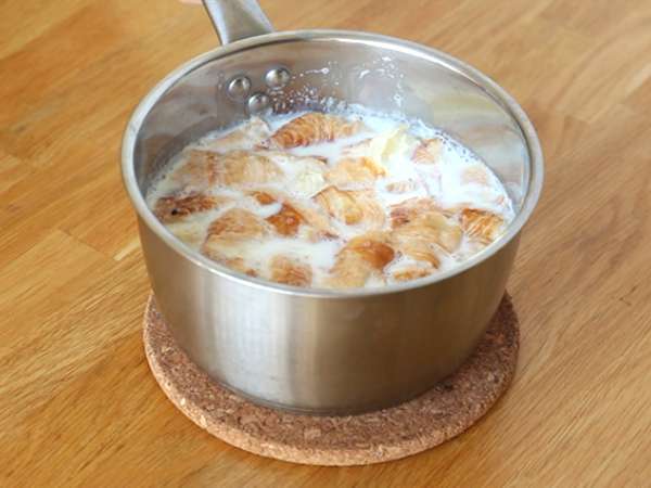 Puding apel dan karamel dengan croissant - Persiapan langkah 4