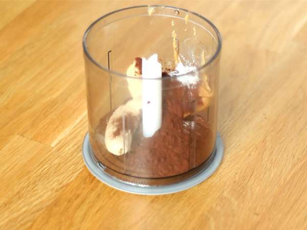 Kue mug cokelat dan selai kacang dalam microwave dalam 1 menit. - Persiapan langkah 1