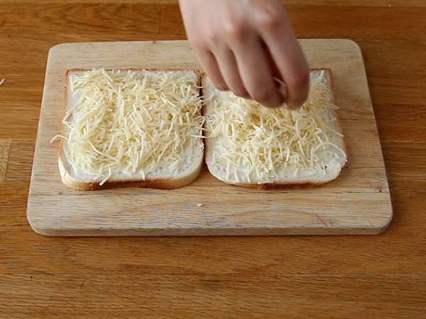 Croque-monsieur gourmet dengan saus béchamel - Persiapan langkah 1