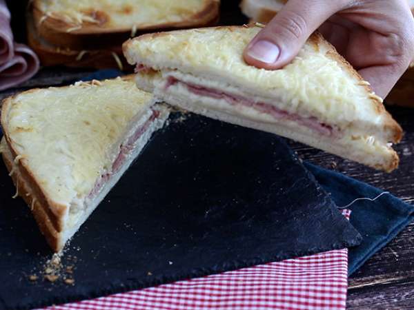 Croque-monsieur gourmet dengan saus béchamel - Persiapan langkah 5