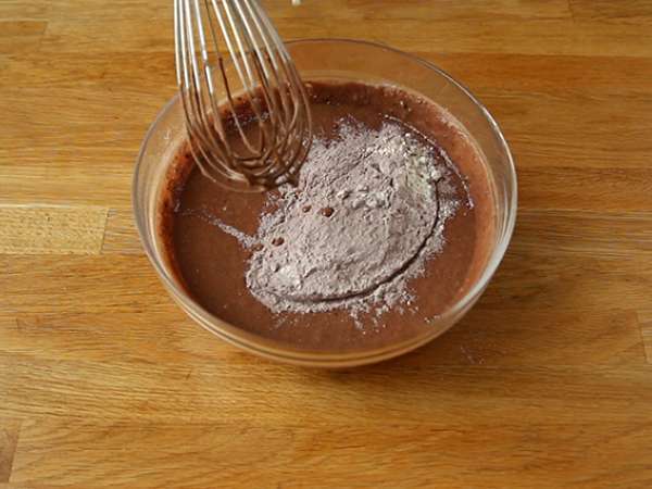 Kue bolu mayones dan cokelat - Persiapan langkah 3