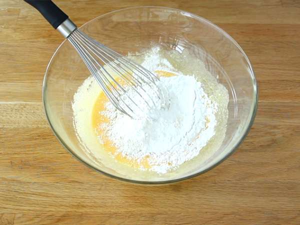 Kue lapis dengan stroberi dan krim mascarpone - Persiapan langkah 2