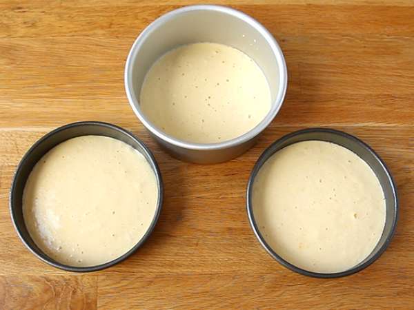 Kue lapis dengan stroberi dan krim mascarpone - Persiapan langkah 4