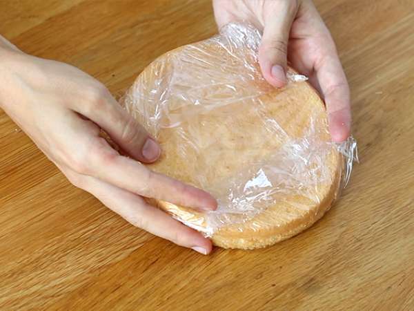 Kue lapis dengan stroberi dan krim mascarpone - Persiapan langkah 5