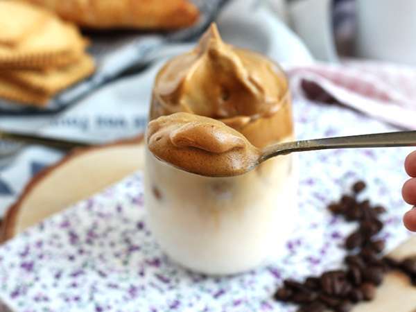 Mousse kopi Dalgona - Persiapan langkah 3