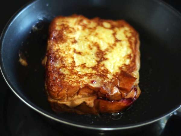 Roti panggang Prancis dengan selai kacang dan jeli - Persiapan langkah 4