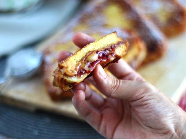 Roti panggang Prancis dengan selai kacang dan jeli - Persiapan langkah 5