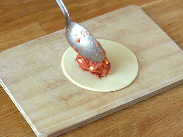 Pasties tuna dengan adonan buatan sendiri - Persiapan langkah 7