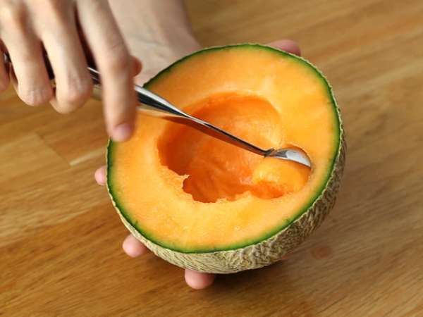 Salad melon di atas melon - Persiapan langkah 1