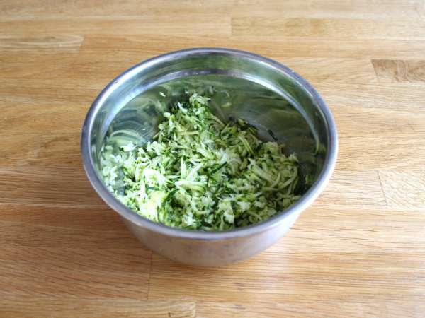 Telur dadar cukini dan quinoa - Persiapan langkah 2