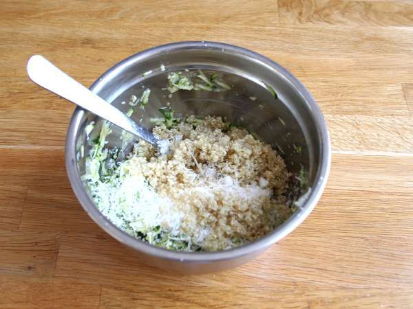 Telur dadar cukini dan quinoa - Persiapan langkah 3