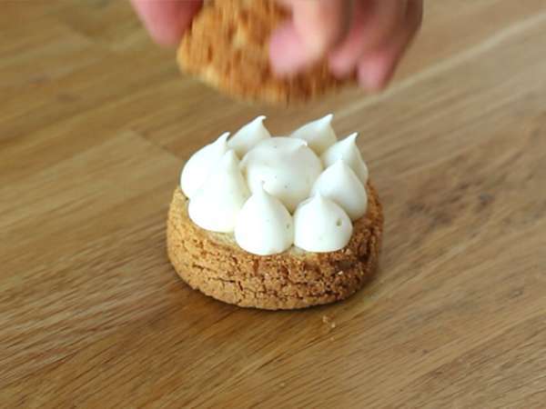 Puff kerupuk krim vanila - Persiapan langkah 17