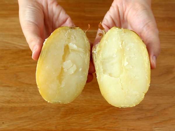 Kentang panggang yang diisi dengan bacon dan keju - Persiapan langkah 1