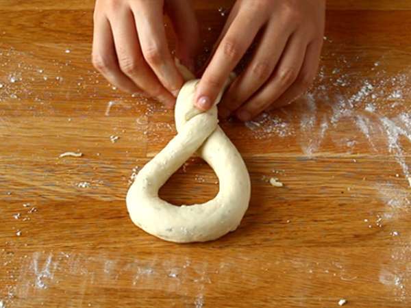 Pretzel mozzarella dan rosemary - Persiapan langkah 5