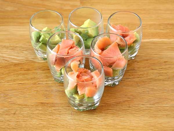 Salmon asap dan alpukat verrines - Persiapan langkah 4