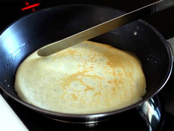 Pancake dengan saus béchamel, keju, dan ham - Persiapan langkah 4