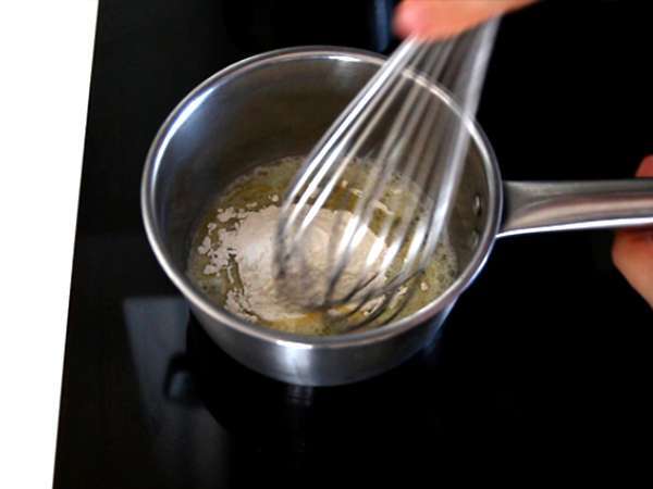 Pancake dengan saus béchamel, keju, dan ham - Persiapan langkah 5