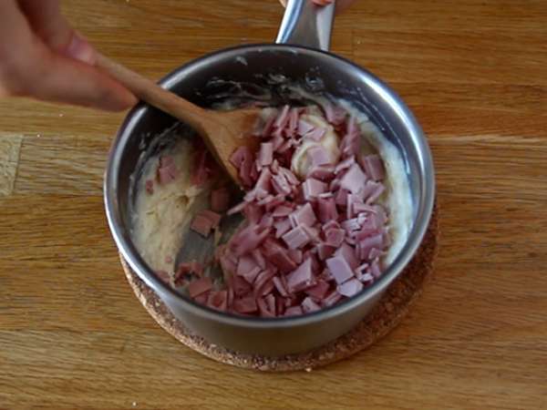 Pancake dengan saus béchamel, keju, dan ham - Persiapan langkah 8
