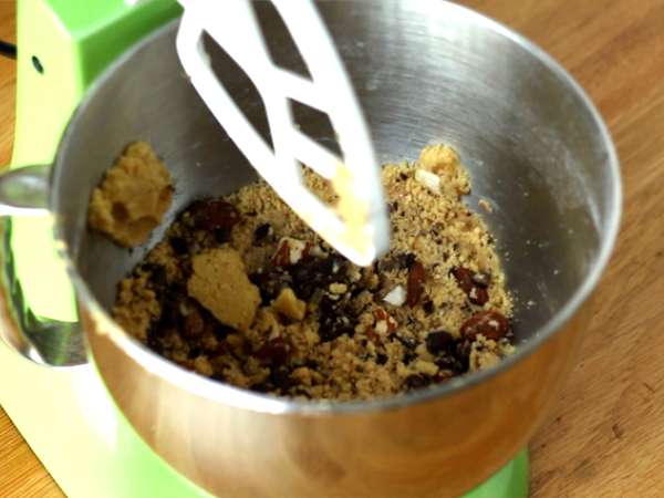 Kue kering cokelat, kacang, dan almond - Persiapan langkah 2