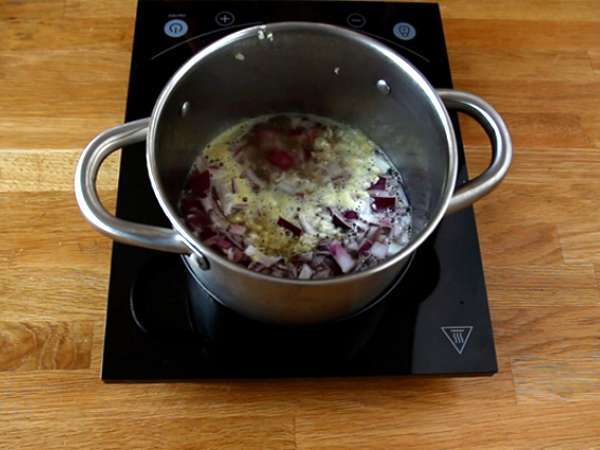 Sup Afrika: tomat, kacang tanah, dan lobak - Sup Kacang Afrika - Persiapan langkah 2