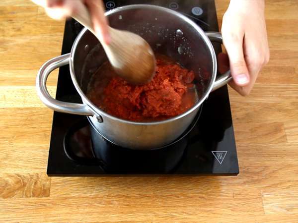 Sup Afrika: tomat, kacang tanah, dan lobak - Sup Kacang Afrika - Persiapan langkah 3