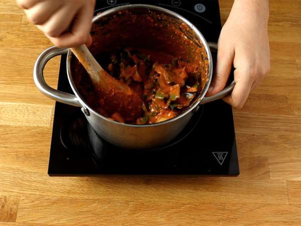 Sup Afrika: tomat, kacang tanah, dan lobak - Sup Kacang Afrika - Persiapan langkah 4