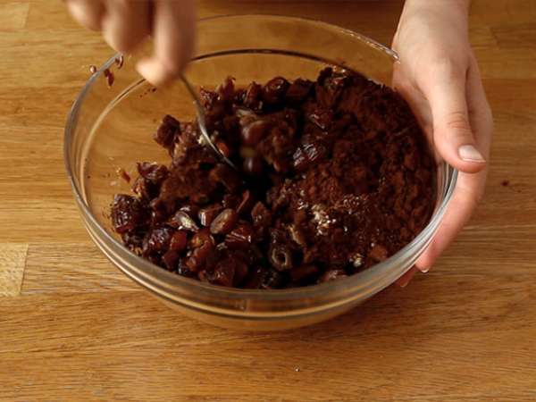 Brawnie - Brownies kurma mentah - Persiapan langkah 3