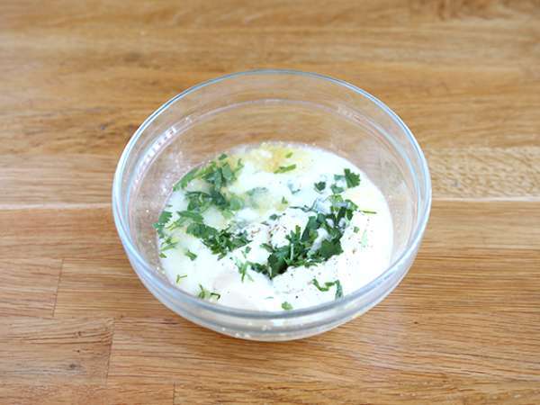 Tusuk sate ayam yang dibumbui dengan saus yoghurt/lemon - Persiapan langkah 1