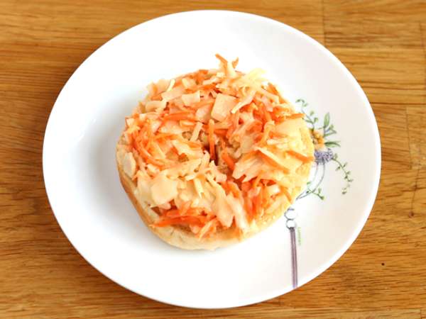 Sandwich bagel kalkun, selada kol, telur rebus - Persiapan langkah 1