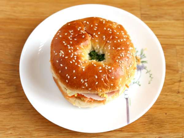 Sandwich bagel kalkun, selada kol, telur rebus - Persiapan langkah 4