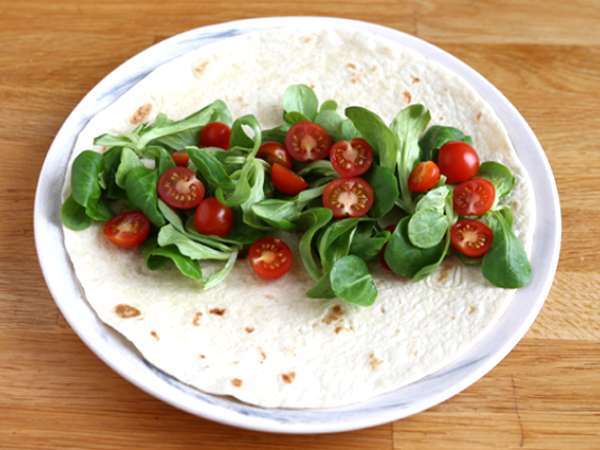 Roti lapis isi chorizo, alpukat, dan tomat - Persiapan langkah 1