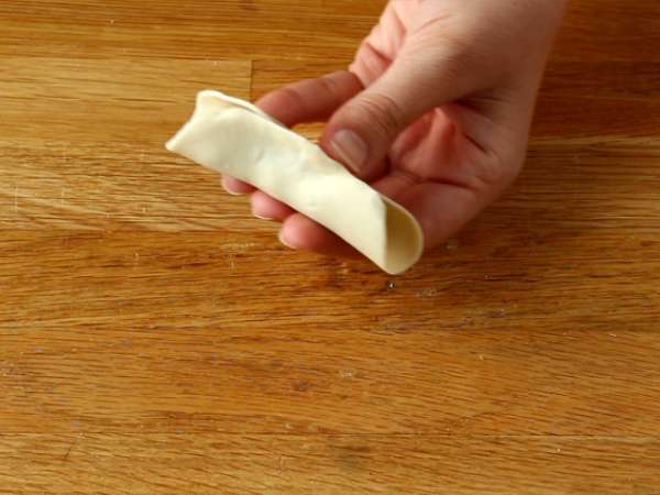 Gyozas dengan ayam, wortel, dan jamur - Persiapan langkah 8