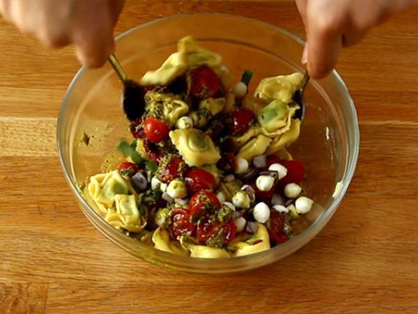 Tortellini dan salad pesto - Persiapan langkah 4