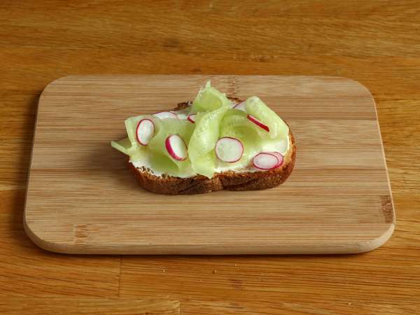 Sandwich keju krim mentimun dan lobak - Persiapan langkah 3