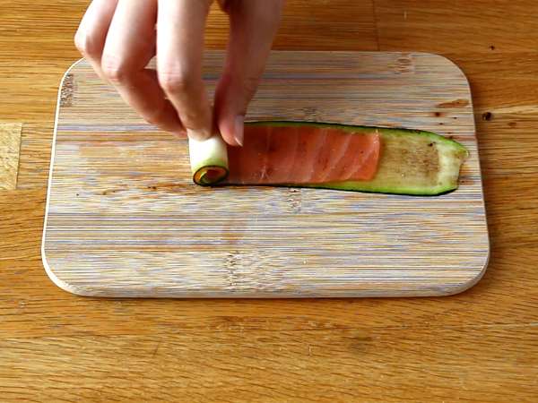 Cukini dan salmon asap gulung - Persiapan langkah 5