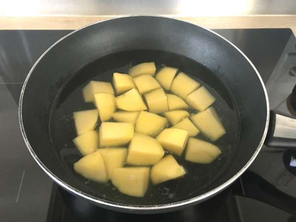 Kentang, tuna, dan salad tomat - Persiapan langkah 1