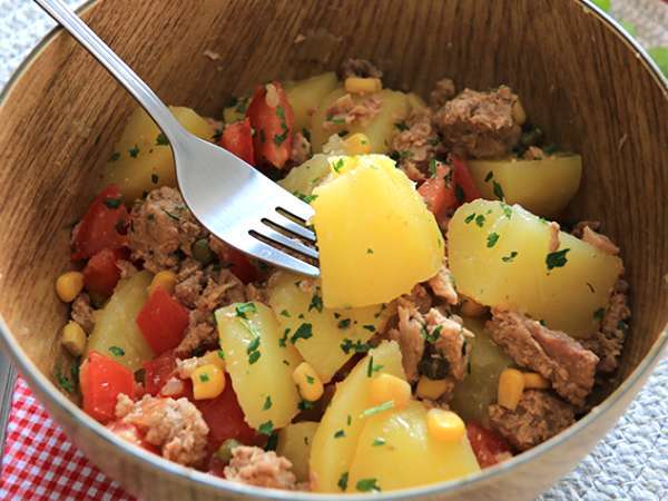 Kentang, tuna, dan salad tomat - Persiapan langkah 3