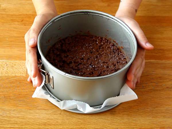 Kue keju Kinder Bueno tanpa panggang yang luar biasa - Persiapan langkah 1