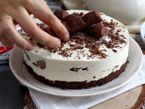 Kue keju Kinder Bueno tanpa panggang yang luar biasa - Persiapan langkah 6