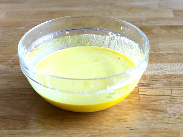 Cumi-cumi a la romana - cumi-cumi dilapisi tepung roti dalam adonan - Persiapan langkah 1