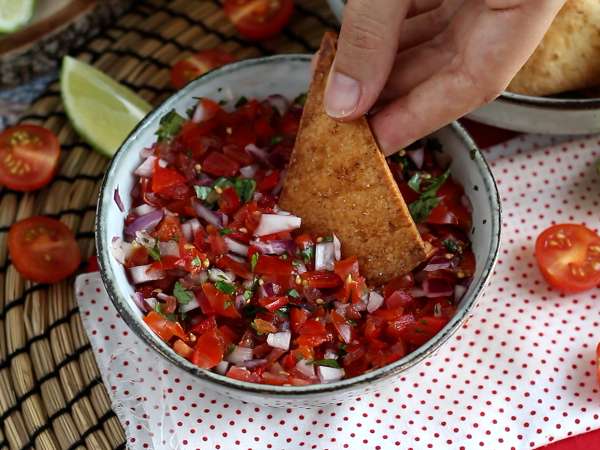 Pico de gallo dan keripik tortilla buatan sendiri - Persiapan langkah 6