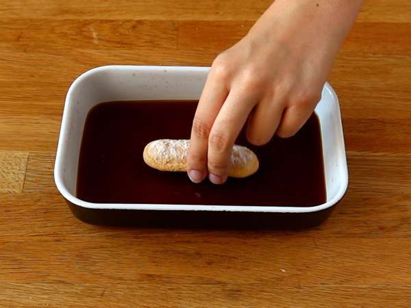 Charlotte ala tiramisu yang lezat tanpa telur - Persiapan langkah 1