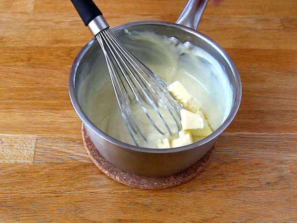 Puff pastry yang dipadukan dengan krim pastry vanila - Persiapan langkah 4