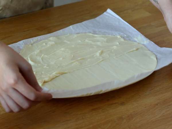 Puff pastry yang dipadukan dengan krim pastry vanila - Persiapan langkah 5
