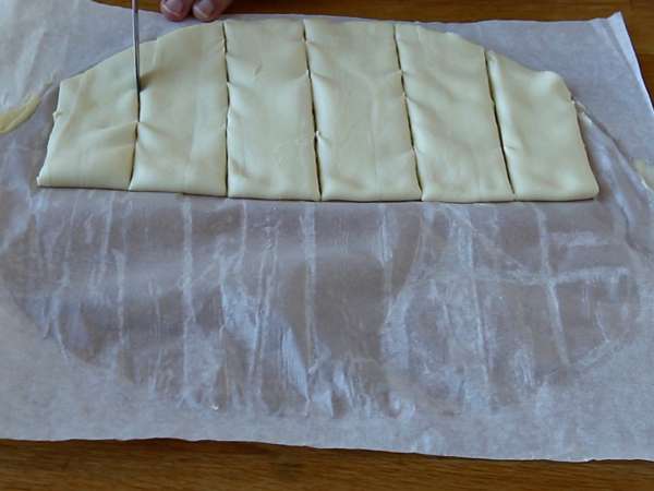 Puff pastry yang dipadukan dengan krim pastry vanila - Persiapan langkah 6