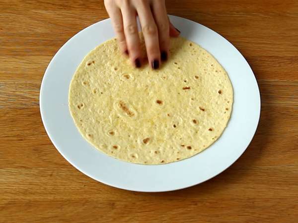 Bagaimana cara membuat mangkuk tortilla? Salad yang mudah tanpa perlu dicuci! - Persiapan langkah 1