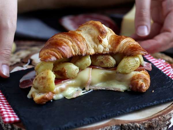 Raclette croissant sandwich untuk makan siang yang lezat! - Persiapan langkah 5